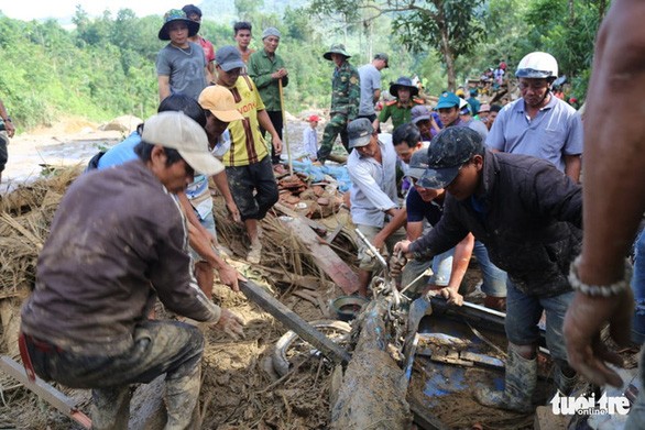 Glissement de terrain: Nguyên Xuân Phuc demande une accélération des opérations de secours - ảnh 1