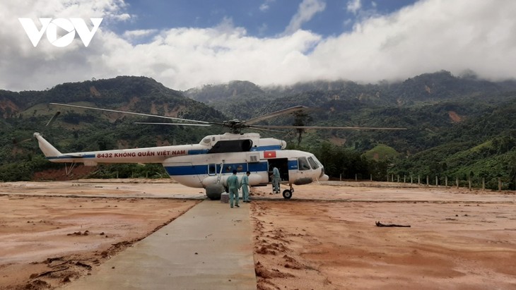 Molave : des hélicoptères mobilisés pour distribuer des denrées aux sinistrés - ảnh 1