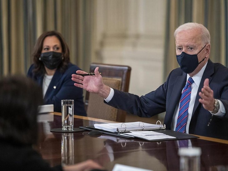 Joe Biden charge Kamala Harris de la gestion de la crise des migrants - ảnh 1