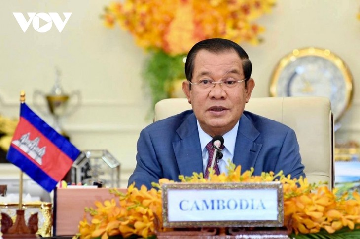 Hun Sen félicite Pham Minh Chinh de sa réélection au poste de Premier ministre - ảnh 1