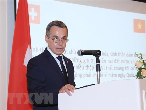 Le vice-président suisse rencontre le ministre vietnamien du Plan et de l'Investissement - ảnh 1