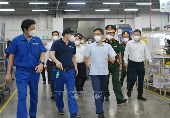 Le vice-Premier ministre Vu Duc Dam inspecte les activités de production à Thu Duc - ảnh 1