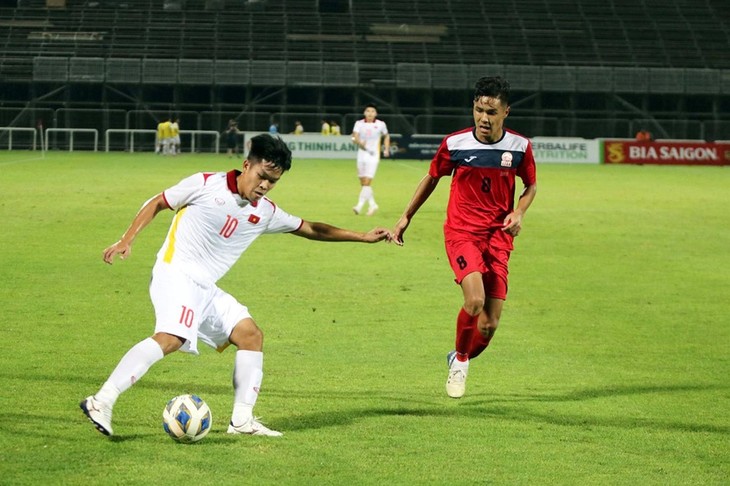 Football: le Vietnam bat le Kirghizstan 3-0 - ảnh 1