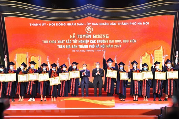 Hanoï honore les lauréats des universités et des académies en 2021 - ảnh 1