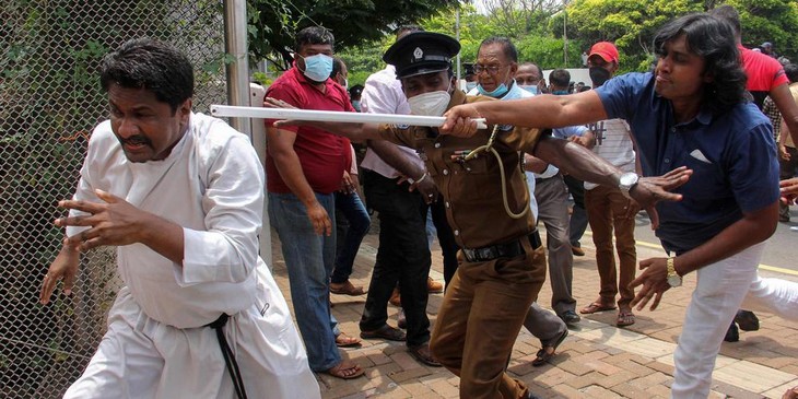 Sri Lanka: cinq morts, plus de 189 blessés et des coups de feu depuis la résidence du Premier ministre - ảnh 1