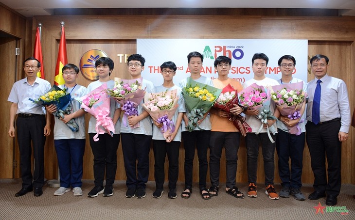 Le Vietnam remporte huit médailles lors des Olympiades de physique d’Asie-Pacifique - ảnh 1