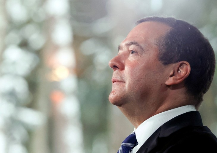 Dmitri Medvedev: Refuser de négocier avec la Russie pourrait faire perdre à l’Ukraine sa souveraineté - ảnh 1