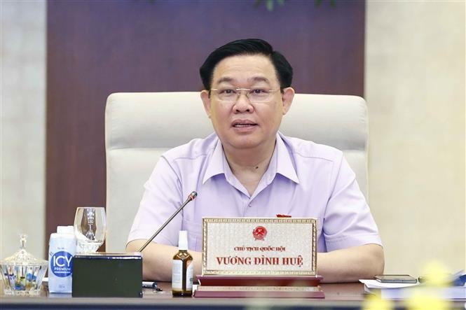 Vuong Dinh Huê veut multiplier les débats parlementaires - ảnh 1