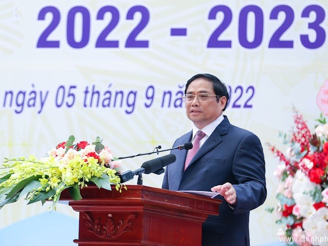 Rentrée 2022: Nguyên Xuân Phuc et Pham Minh Chinh rendent visite à certaines écoles à Hanoï - ảnh 2