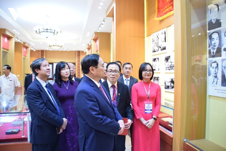 Pham Minh Chinh célèbre le 120e anniversaire de la fondation de l’Université de la médecine de Hanoï - ảnh 1