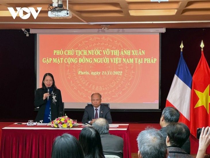 Vo Thi Anh Xuân rencontre des Vietnamiens résidant en France - ảnh 1