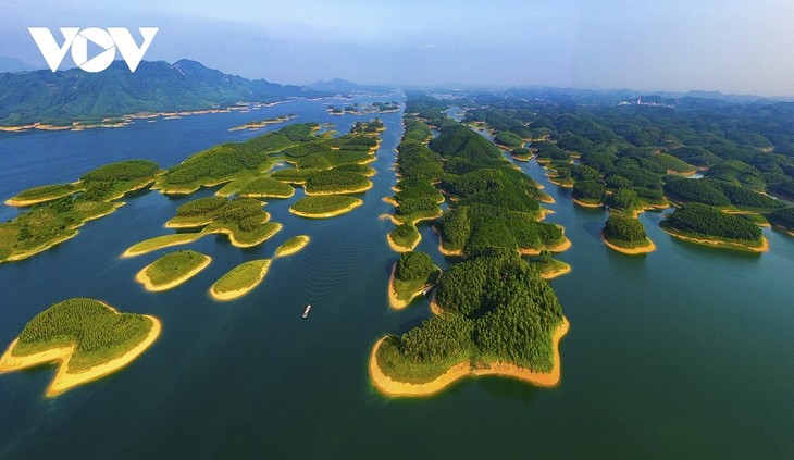 Le lac Thac Bà, une attraction touristique de Yên Bai - ảnh 1