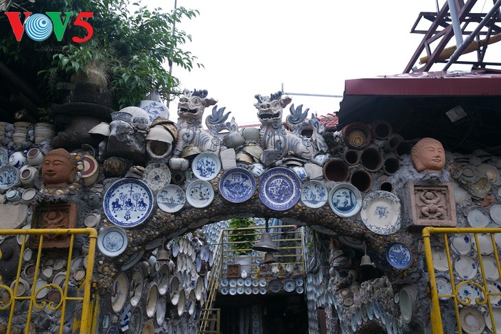 Ngôi nhà gắn hơn 10.000 bát đĩa cổ ở Vĩnh Phúc - ảnh 4