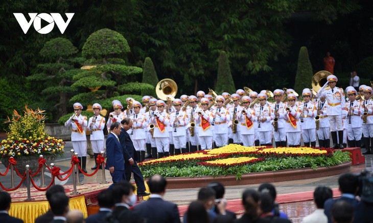 Toàn cảnh lễ đón chính thức Thủ tướng Nhật Bản Suga Yoshihide tại Phủ Chủ tịch - ảnh 6