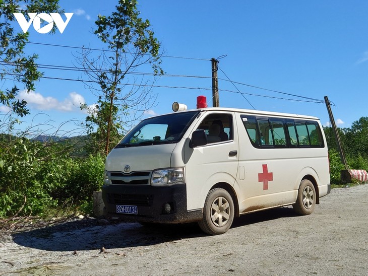 Phó Thủ tướng Trịnh Đình Dũng chỉ đạo công tác cứu nạn tại xã Trà Leng, Nam Trà My - ảnh 19