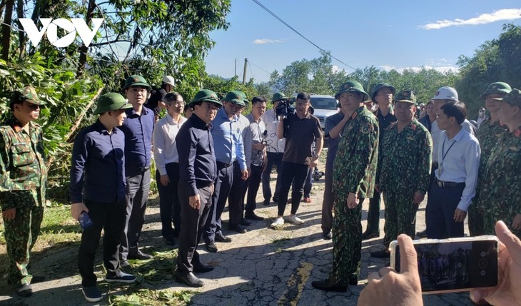 Phó Thủ tướng Trịnh Đình Dũng chỉ đạo công tác cứu nạn tại xã Trà Leng, Nam Trà My - ảnh 1