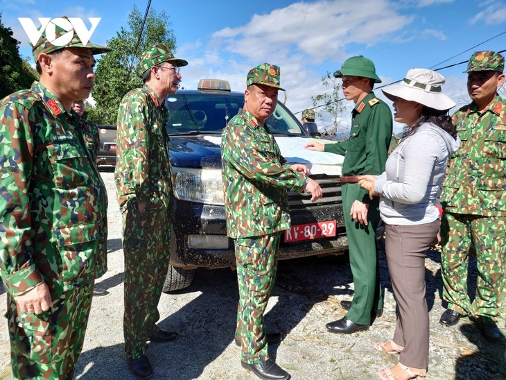 Phó Thủ tướng Trịnh Đình Dũng chỉ đạo công tác cứu nạn tại xã Trà Leng, Nam Trà My - ảnh 20