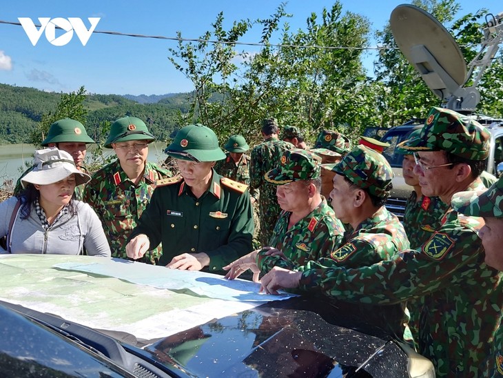 Phó Thủ tướng Trịnh Đình Dũng chỉ đạo công tác cứu nạn tại xã Trà Leng, Nam Trà My - ảnh 22