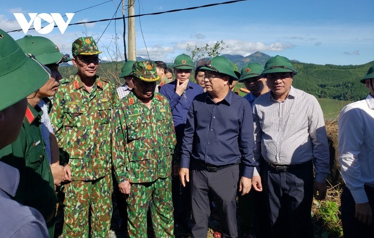 Phó Thủ tướng Trịnh Đình Dũng chỉ đạo công tác cứu nạn tại xã Trà Leng, Nam Trà My - ảnh 5