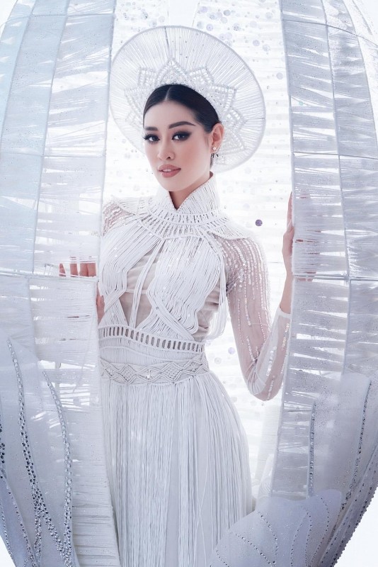 Khánh Vân trình diễn Kén Em, quảng bá ngành dệt may Việt Nam tại Miss Universe - ảnh 4