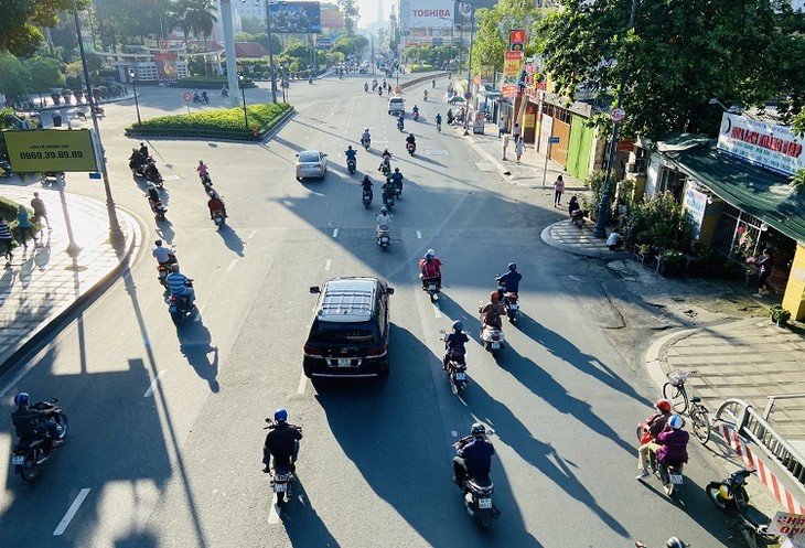 Thành phố Hồ Chí Minh bắt đầu thực hiện giãn cách xã hội - ảnh 13