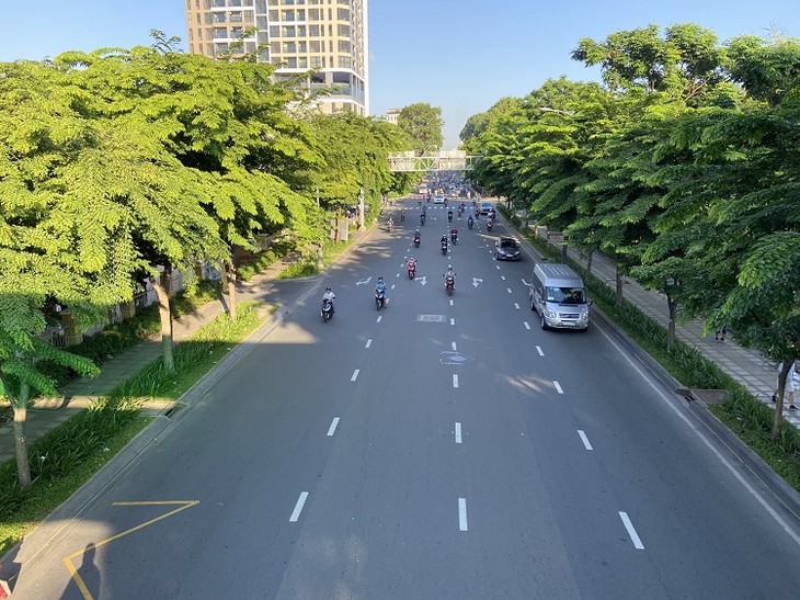 Thành phố Hồ Chí Minh bắt đầu thực hiện giãn cách xã hội - ảnh 15