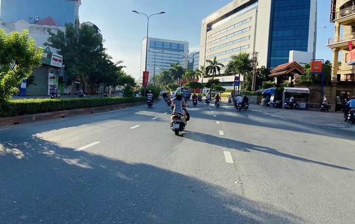 Thành phố Hồ Chí Minh bắt đầu thực hiện giãn cách xã hội - ảnh 9