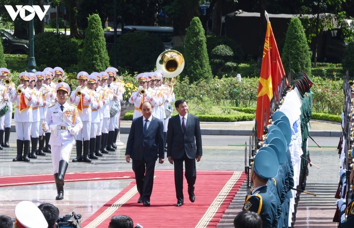 Hình ảnh lễ đón và hội đàm giữa lãnh đạo Việt Nam và Tổng Bí thư, Chủ tịch nước Lào - ảnh 3