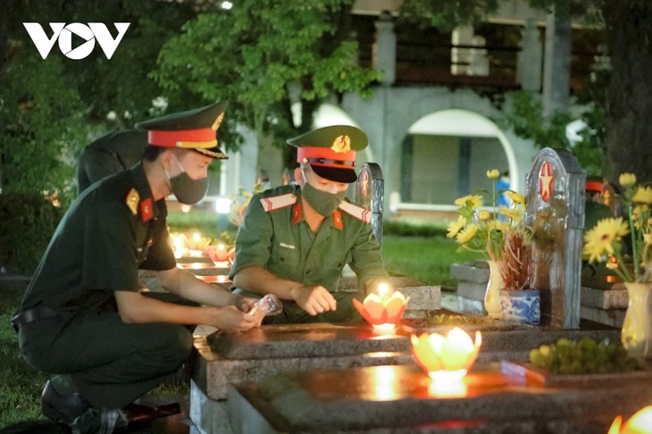 Thắp nến tri ân các anh hùng liệt sĩ ở Điện Biên - ảnh 5