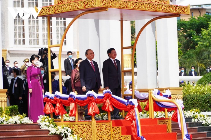Lễ đón trọng thể Chủ tịch nước Nguyễn Xuân Phúc thăm hữu nghị chính thức Lào - ảnh 2