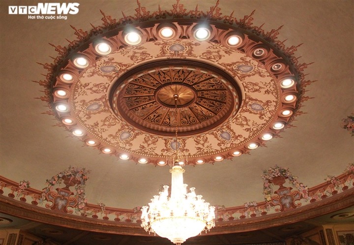 Chiêm ngưỡng kiến trúc độc đáo Nhà hát lớn Hải Phòng hơn 120 tuổi - ảnh 13