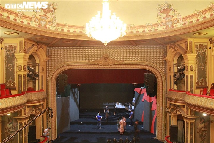 Chiêm ngưỡng kiến trúc độc đáo Nhà hát lớn Hải Phòng hơn 120 tuổi - ảnh 6
