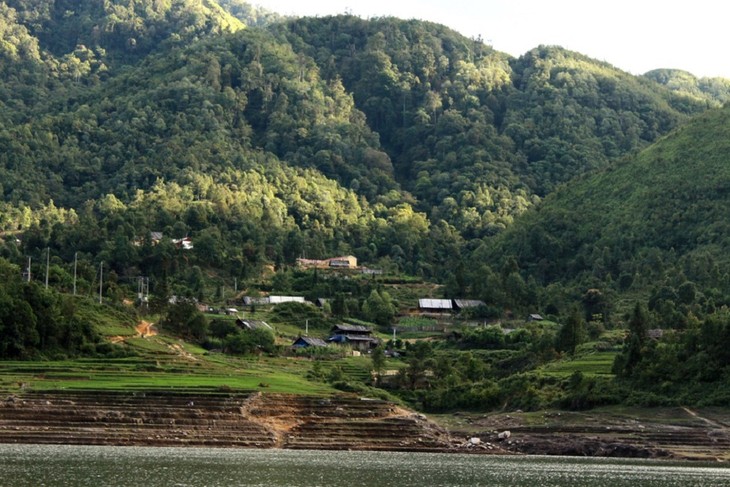 Hồ Séo Mý Tỷ, vẻ đẹp giữa núi rừng Tây Bắc - ảnh 9