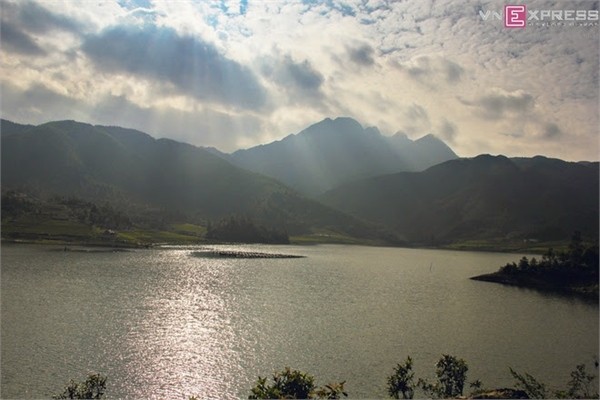 Hồ Séo Mý Tỷ, vẻ đẹp giữa núi rừng Tây Bắc - ảnh 4