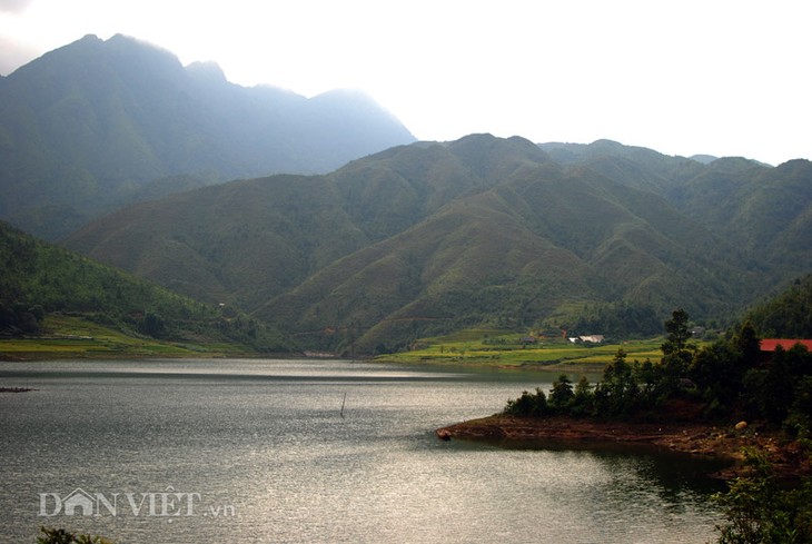Hồ Séo Mý Tỷ, vẻ đẹp giữa núi rừng Tây Bắc - ảnh 5