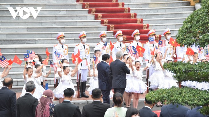 Lễ đón Thủ tướng Malaysia thăm chính thức Việt Nam - ảnh 4