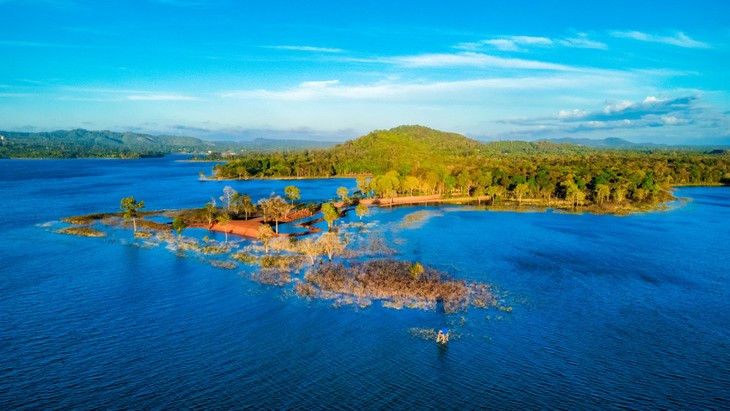 Vẻ đẹp hồ Ea Kao ở Đắk Lắk - ảnh 4