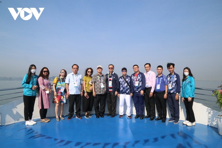 Vịnh Hạ Long gây ấn tượng sâu sắc với các thành viên tham dự SEA Games 31 - ảnh 2