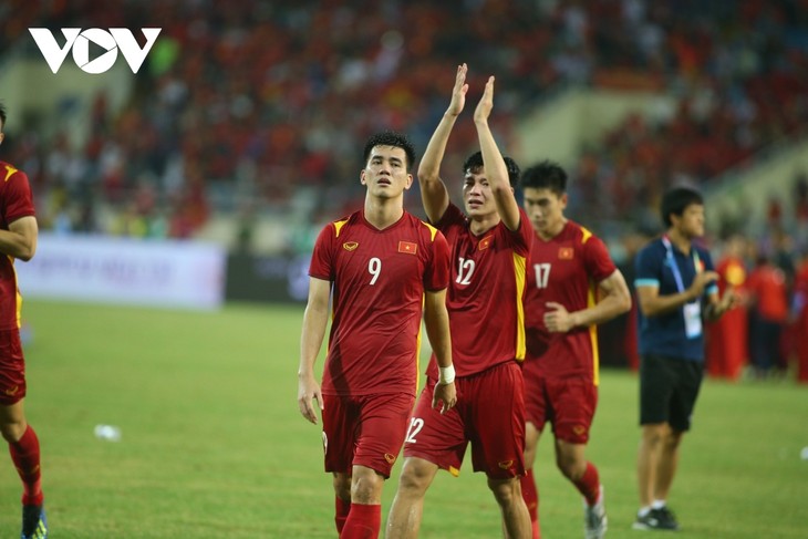 U23 Việt Nam vỡ oà cảm xúc khi nhận HCV SEA Games 31 - ảnh 10