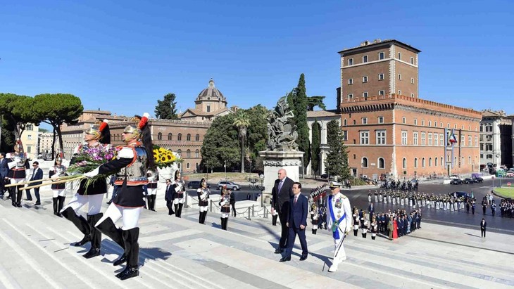 Chủ tịch nước Võ Văn Thưởng đặt vòng hoa tại Đài Tổ quốc Thủ đô Rome - ảnh 10