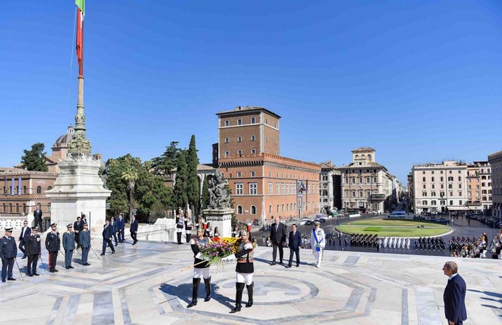 Chủ tịch nước Võ Văn Thưởng đặt vòng hoa tại Đài Tổ quốc Thủ đô Rome - ảnh 9