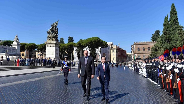 Chủ tịch nước Võ Văn Thưởng đặt vòng hoa tại Đài Tổ quốc Thủ đô Rome - ảnh 6