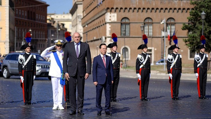 Chủ tịch nước Võ Văn Thưởng đặt vòng hoa tại Đài Tổ quốc Thủ đô Rome - ảnh 7