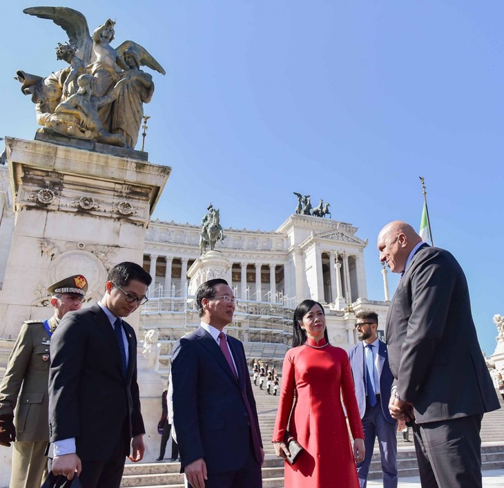 Chủ tịch nước Võ Văn Thưởng đặt vòng hoa tại Đài Tổ quốc Thủ đô Rome - ảnh 5