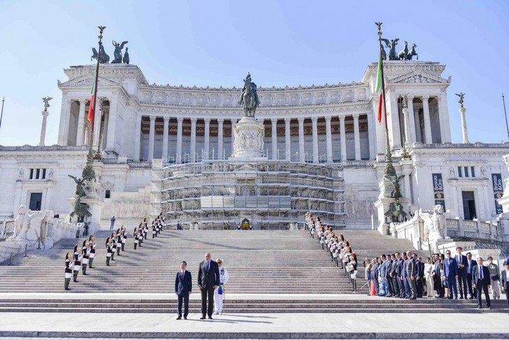 Chủ tịch nước Võ Văn Thưởng đặt vòng hoa tại Đài Tổ quốc Thủ đô Rome - ảnh 3