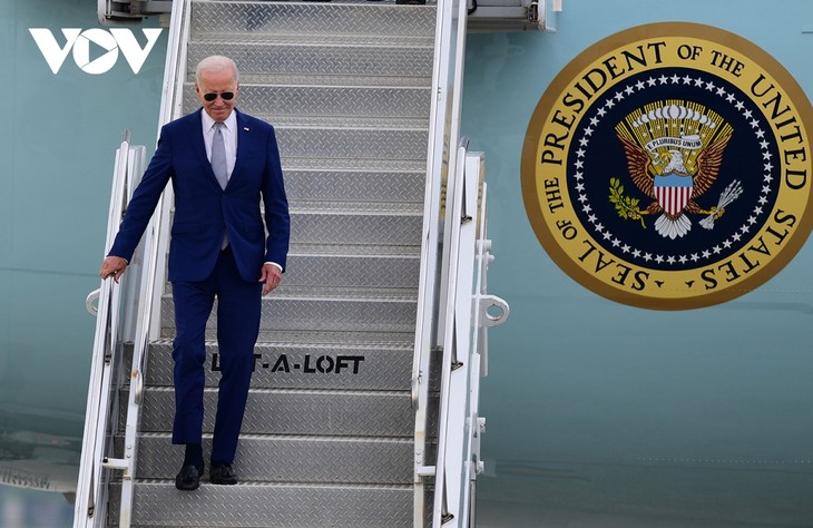 Tổng thống Joe Biden đến sân bay Nội Bài, bắt đầu chuyến thăm cấp Nhà nước Việt Nam - ảnh 2