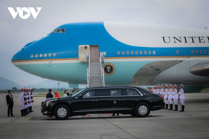 Tổng thống Joe Biden đến sân bay Nội Bài, bắt đầu chuyến thăm cấp Nhà nước Việt Nam - ảnh 5