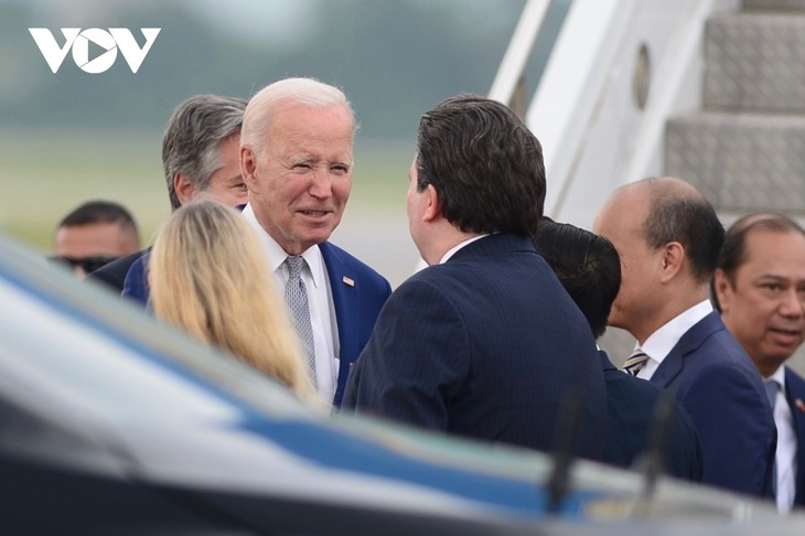 Tổng thống Joe Biden đến sân bay Nội Bài, bắt đầu chuyến thăm cấp Nhà nước Việt Nam - ảnh 6