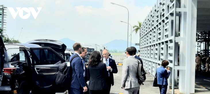 Tổng thống Joe Biden đến sân bay Nội Bài, bắt đầu chuyến thăm cấp Nhà nước Việt Nam - ảnh 9