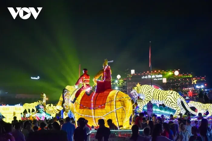 Mãn nhãn với hàng trăm đèn lồng khổng lồ tại Lễ hội Thành Tuyên 2023 - ảnh 20